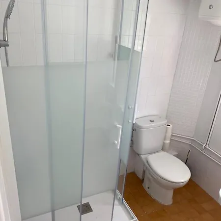 3 Bdrm Near The Sea! Great For Kids! *